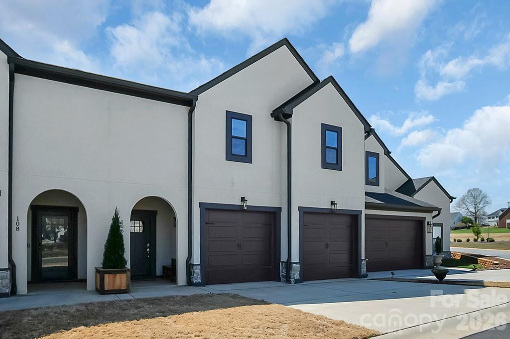 Country Club Villas - Residential