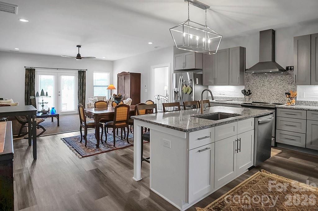 Country Club Villas - Residential