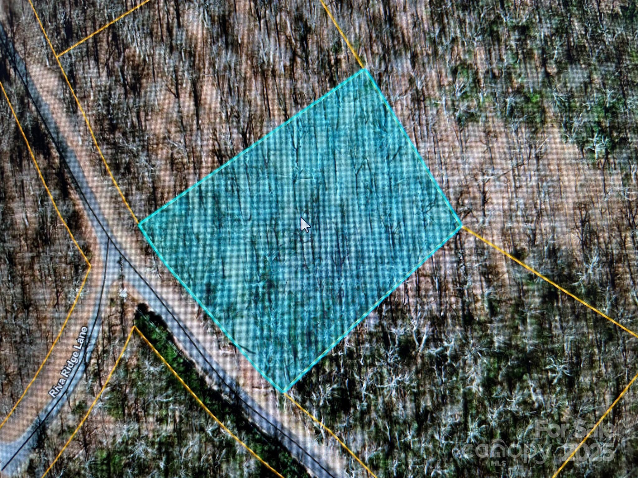 Beautiful 1.01 acre homesite located on quiet Sunset Ridge Drive in desirable White Oak Mountain Association! Build your dream year round mountain or vacation home! The White Oak Mountain Association features fishing ponds, Pavillion for the fun community or family events, plus the gorgeous Shunkwauken Waterfall. The White Oak Mountain Association offers an active, welcoming lifestyle with a strong sense of community. This lot does not have septic or well installed. Columbus is close to towns Tryon, Landrum, Asheville or Greenville for shopping, fine dining, biking, hiking, ziplining, theatre, concerts & Tryon International Equestrian Center, & FENCE. Airports Charlotte, Asheville, Greenville within hour plus of this gorgeous property. HOA: No mobile homes/RV/Campers. Minimum square footage for home is 1400 sq ft. There is an adjacent lot # 21 for sale, offering an additional 1.20 acre for a larger, more spacious homesite. Combine & Buy both Lots 21 & 11!