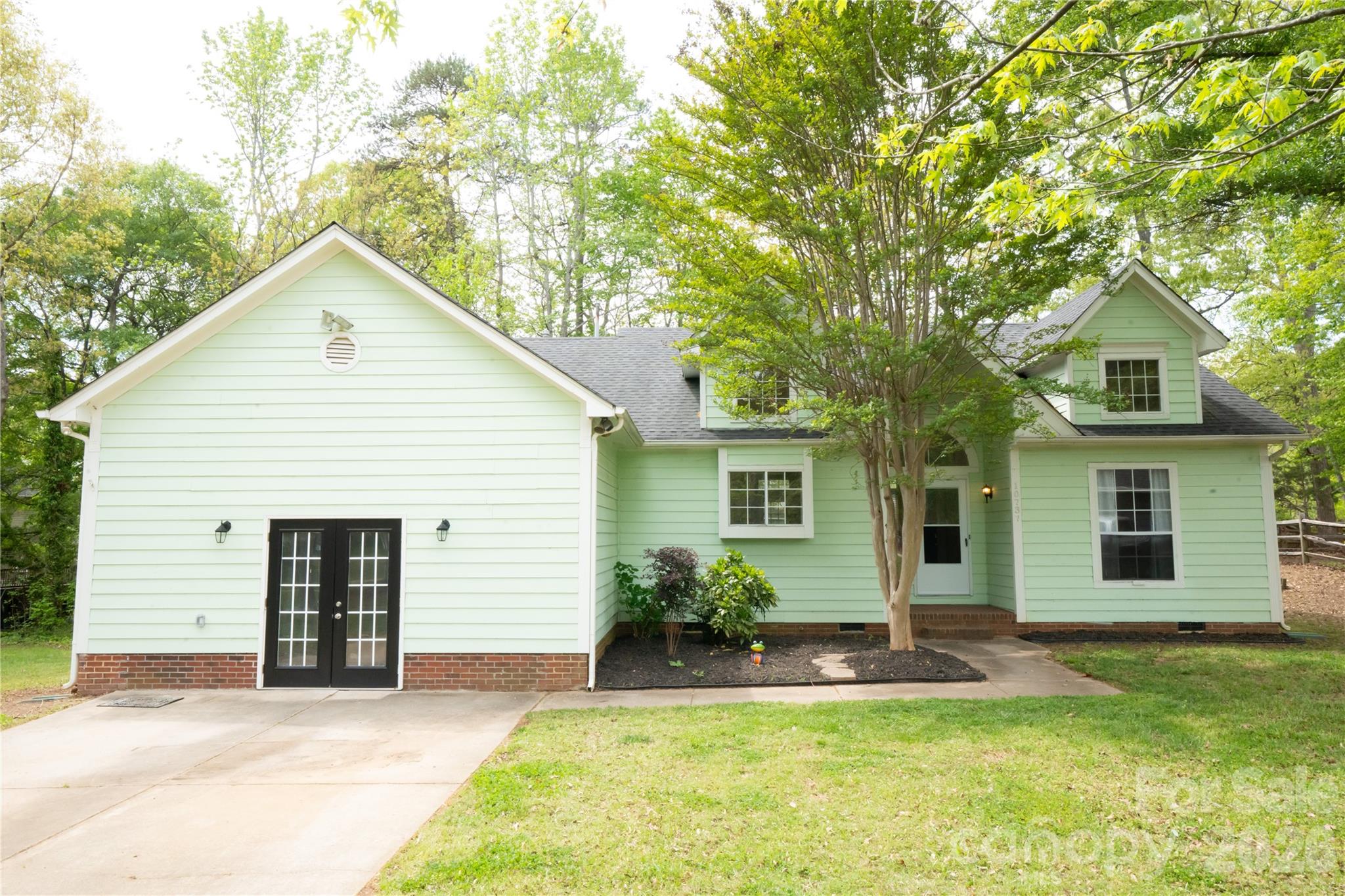 Welcome home to this charming ranch-style retreat nestled on a quiet cul-de-sac! This 3-bedroom, 2-bath home with a bonus room has been freshly updated with new carpet throughout...truly move-in ready from day one.
Pull into your extended driveway and step into a home that balances comfort and practicality effortlessly. Out back, a peaceful tree-lined yard sets the perfect scene for weekend entertaining or quiet evenings unwinding in nature.
The community elevates everyday living with a pool, clubhouse, nature walking trail, and playground. Top it all off with unbeatable convenience to shopping, dining, and major commuter routes, and you have a home that truly delivers on all fronts.