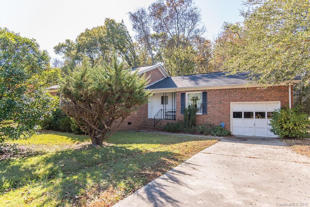 Cute home with tons of potential! Brick home located on almost an acre boasts 3 bedrooms, 2 baths, a one car garage and a private back yard! Come enjoy this adorable home in the country!