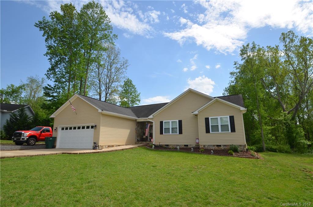 Updates, Upgrades, & MOVE IN READY. Hardwoods & gas logs in living room, kitchen, office, foyer, & hallway,Laminate floor in bedrooms. NO CARPET. Tier 3 granite in kitchen/ tier 6 in baths (super high end). Windows in 2015, H20 heater in '16, NEW "cadillac of heat pumps" '16. Jetted tub/wic in master, wood blinds on all windows, new rear storm door & faucets in kitchen & baths, vaulted ceiling,  ceiling fans bedrooms, S/S microwave, dishwasher, fridge, and convection remain. cul-de-sac lot.