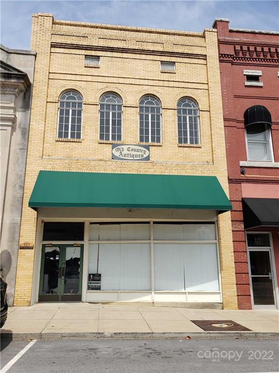 Great Investor Opportunity in Historic downtown Union, SC on Main Street.  Property is about 2 blocks from the University of SC- Union Campus.  Bonus on Property is a basement with garage door and empty elevator shaft.  Property has original tin ceilings.  Tax assessor's office believes the property was built around the 1920's