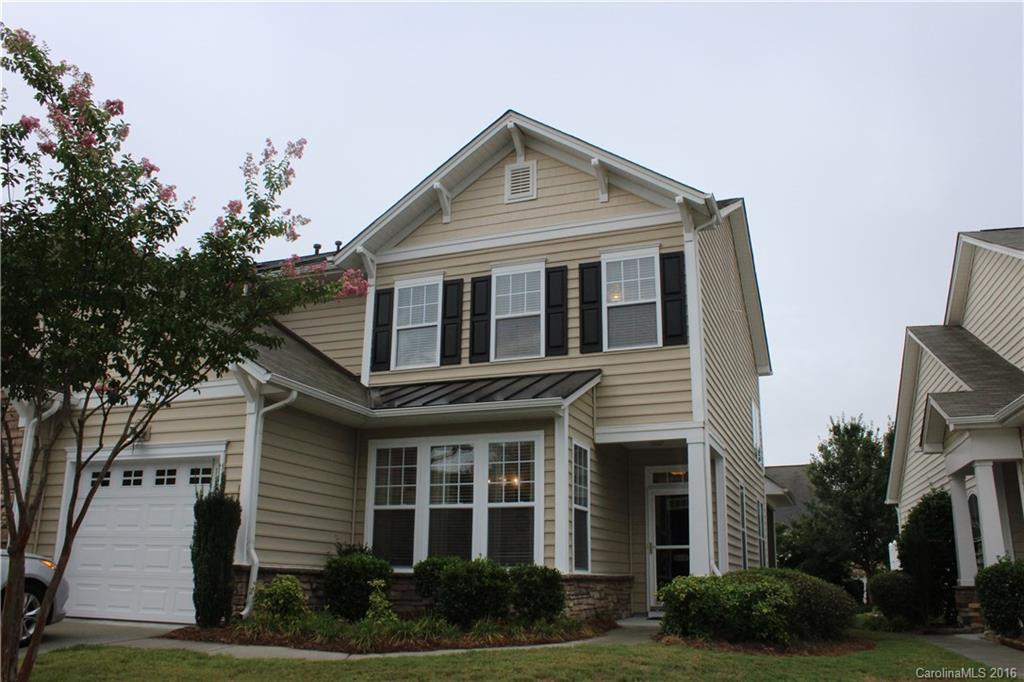 Move in ready!!  This end unit location offers privacy.  Enjoy the upgraded gourmet kitchen with granite counters, gas stove and a beautifully finished dining room.  Open and bright 2 story great room and a first floor master suite with vaulted ceilings.  Two bedrooms with a bath and a loft upstairs.  Enjoy the screened in patio year round.