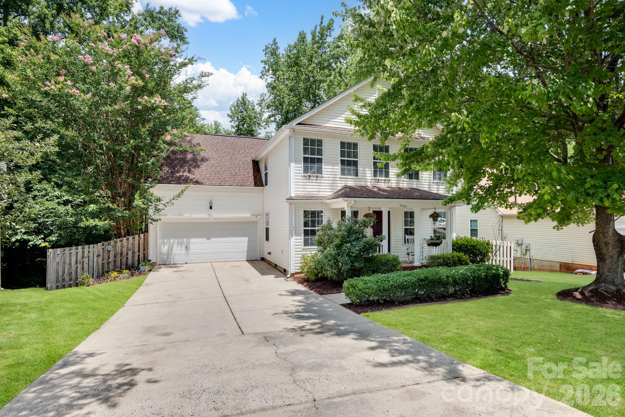 Beautiful, move-in ready 5BR / 2.5BA home in Madison Park!
Spacious Interior: 2,649 sq ft featuring a fireplace, upper laundry, and an extra bonus space.
Outdoor Living: Large 0.25-acre lot with a private deck, screened patio, and mature trees.
Neighborhood Perks: Low HOA with access to an area pool and hot tub.
Prime Location: Quick, easy access to both I-77 and I-485 for a seamless commute!