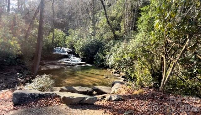 Round Mountain Falls - Land