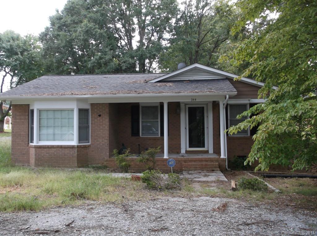 Brick home with large master suite, eat-in kitchen, 2 car attached garage and covered front porch.  Bank owned property.  Sold As Is with no warranties.  Priced to sell.