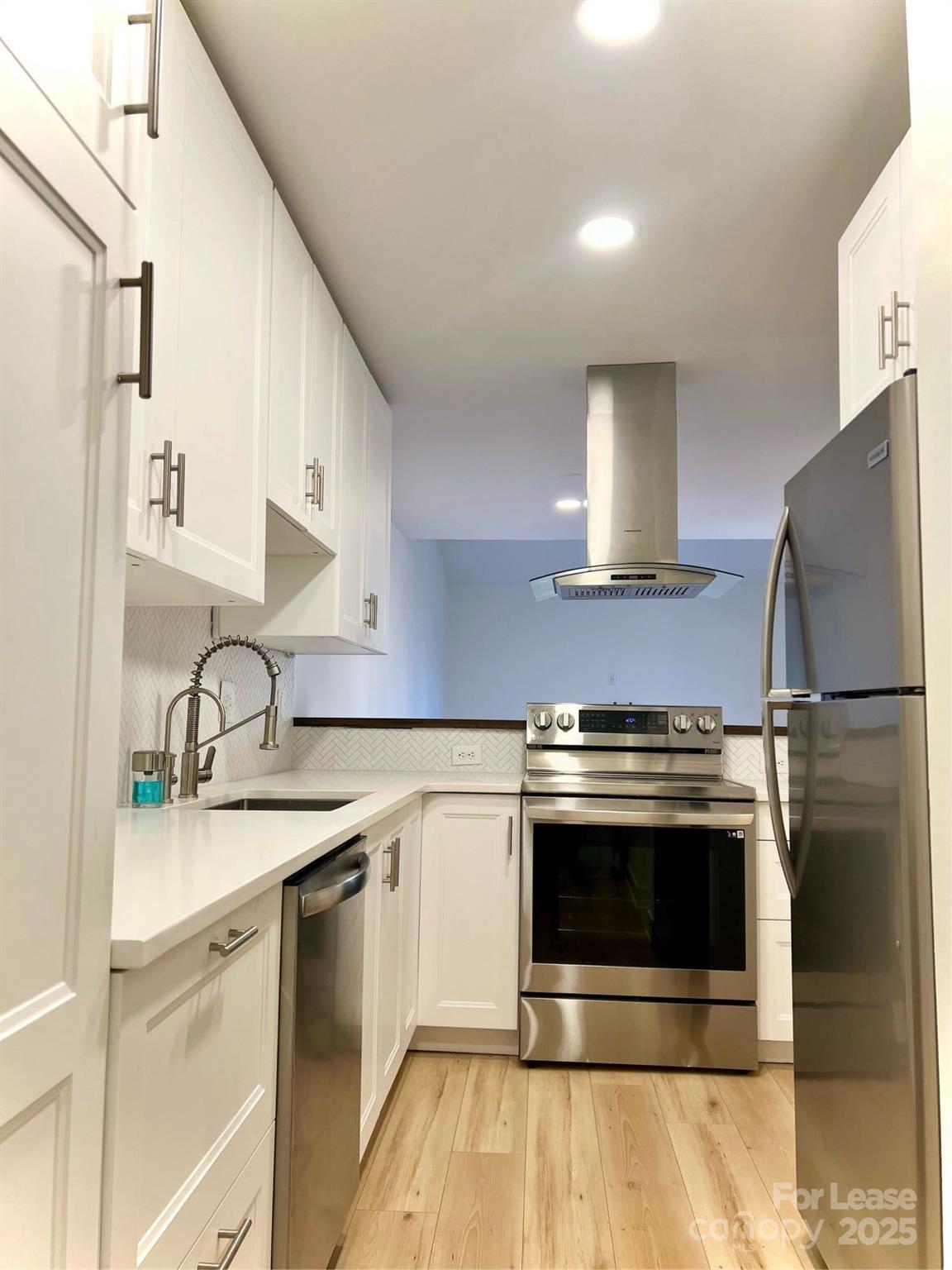 Beautifully Updated Condo in Prime Location! 

This stunning condo offers plenty of space with a modern touch throughout. The amazing bathroom with a ceiling water head provides a spa-like retreat, while the large patio area is perfect for enjoying beautiful summer days!

Located just minutes from Plaza Midwood, NoDa, and Uptown Charlotte, you'll have amazing restaurants, shopping, and entertainment right at your doorstep.

Don't miss this incredible opportunity to make this beautiful home yours! Schedule a showing today!