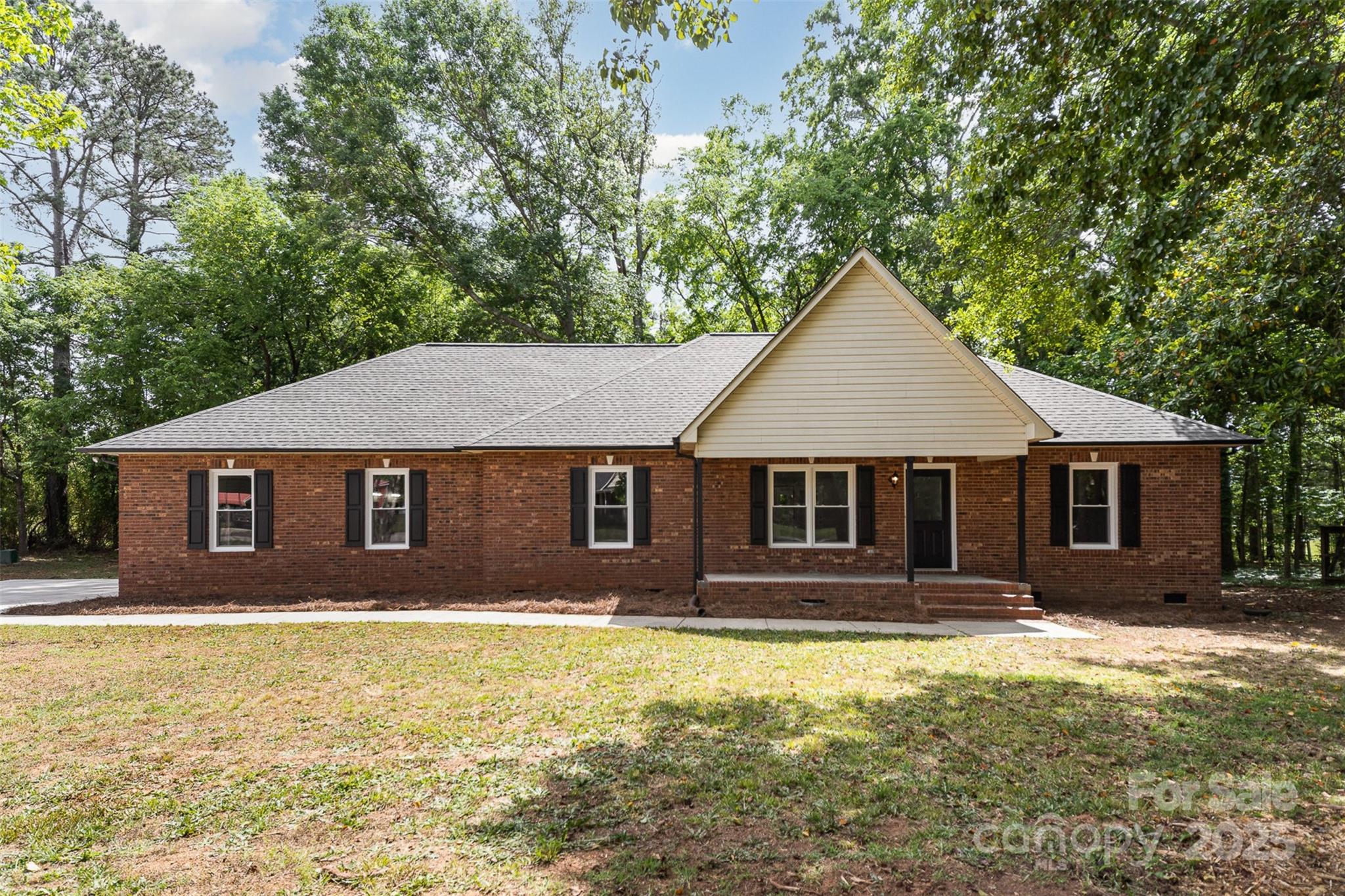 Welcome home to 1513 White Ridge Drive!! A fully remodeled with no HOA open concept brick ranch home sitting on a level lot with mature trees and cul-de-sac street.  The home has 4BR/3BA featuring a dual primary or the perfect place for mom or in-laws.  All new stainless-steel appliances, Granite-Crete countertops, new white cabinets round out the open kitchen with a shiplap breakfast bar.  Make sure to check above the stove for the pot filler.

Updates include, freshly painted, all custom bathrooms, crown molding, ceiling fans, recessed lighting, wet bar, LVP and tile flooring, all new windows, new roof, new hot water heater, french doors, newer HVAC 2022 and updated four season room out back.

Every step you take you will keep reminding yourself this is home.  Don't miss out on this move in ready home, schedule a showing today.