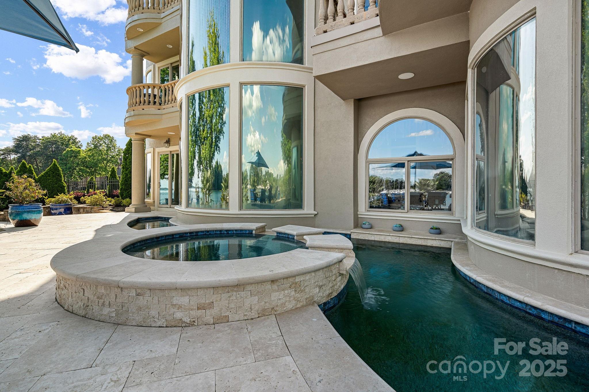 The Peninsula - Residential