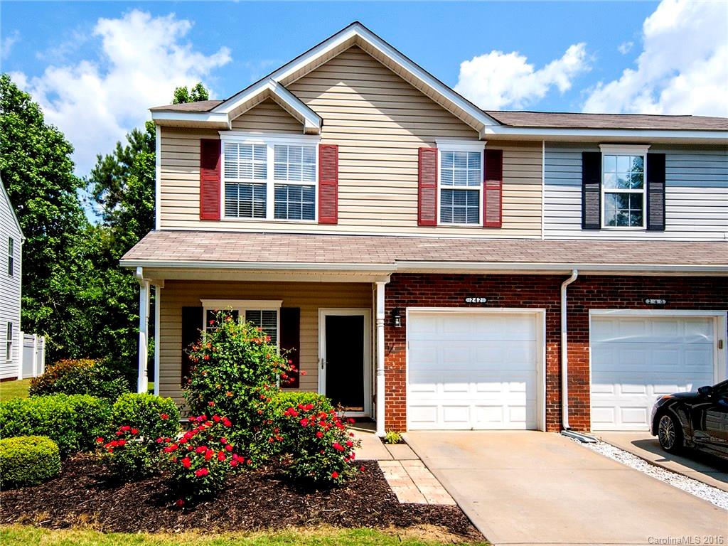 Beautiful End Unit Town Home in the desirable neighborhood of Cascades, and award winning Fort Mill School District! Outdoor space that is perfect for entertaining and grilling out.  Kitchen and breakfast area that opens up to a great room with gas fireplace.  Master bedroom has a large walk-in closet and an enclosed sitting area, that can be used as a third bedroom as it is now.  The loft area offers extra space for rec/play area.  Close to 77 and 485 freeway, short drive to Uptown Charlotte.