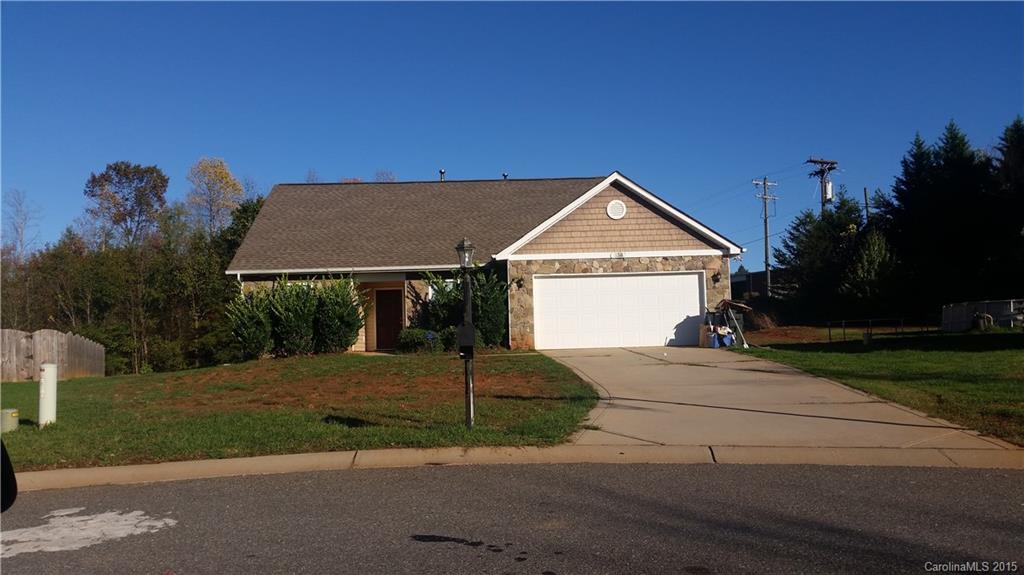 This home is in Faulkner Ridge subdivision & Clover school district. Owner has rented home for 3 yrs. Home has  high ceiling in great room, large open kitchen with long breakfast bar. Master has walk-in closet and garden tub. Large 2 car garage. Cul-de-sac lot  .38 acre!   This property is sold AS IS.