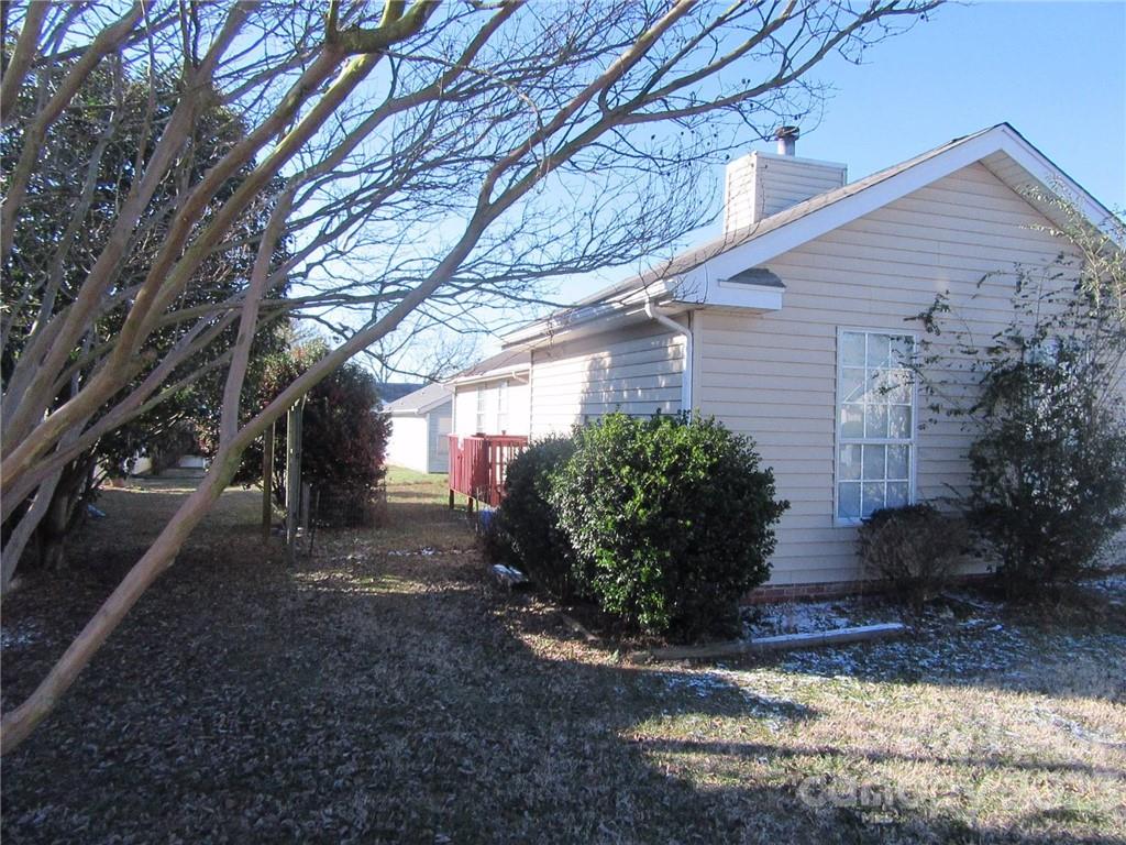 House Located in Old Height Village in Rock Hill, SC, 3 Bedrooms, 2 Bathrooms, Living Room with Fireplace, Dining Room, Kitchen with Range, Refrigerator & Dishwasher. Garage. Covered Deck.
No Smoking/No Vaping. No Pets. By Appointment Only (Available by March 30, 2023).