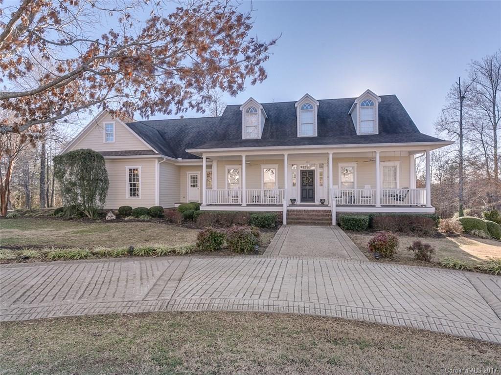 Custom Built home on 4 acres in Landrum with Mountain View. This beautiful family home features large open floorplan, living room w/FP, formal dining rm, and large den. Kitchen with xl island, granite & custom cabinets. Hardwood floors thru-out main level & master bdrm which features Dbl sinks, garden tub, sep. shower & walk-in closet.  Upstairs loft w/3 bed, 3 bath. Lower level w/2nd master, Lg bonus/media, covered patio & 3rd car garage. Great location in Durham Ridge close to town!