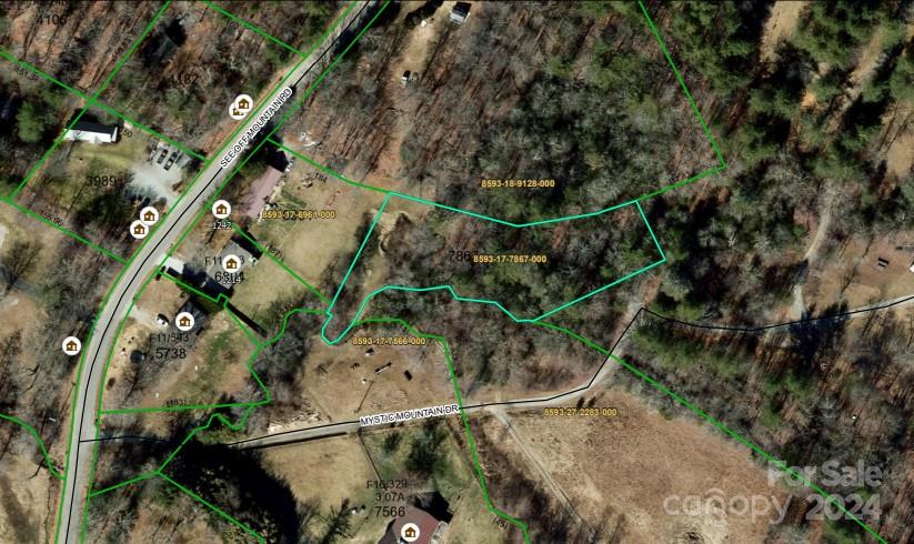 Here is your opportunity to set up your Hipcamp rentals. This creekside/creekfront property is just minutes from Dupont State Recreational Forest, Pisgah Forest, and less than 6 miles to downtown Brevard. It has been denied a traditional septic system so some creativity will be needed.