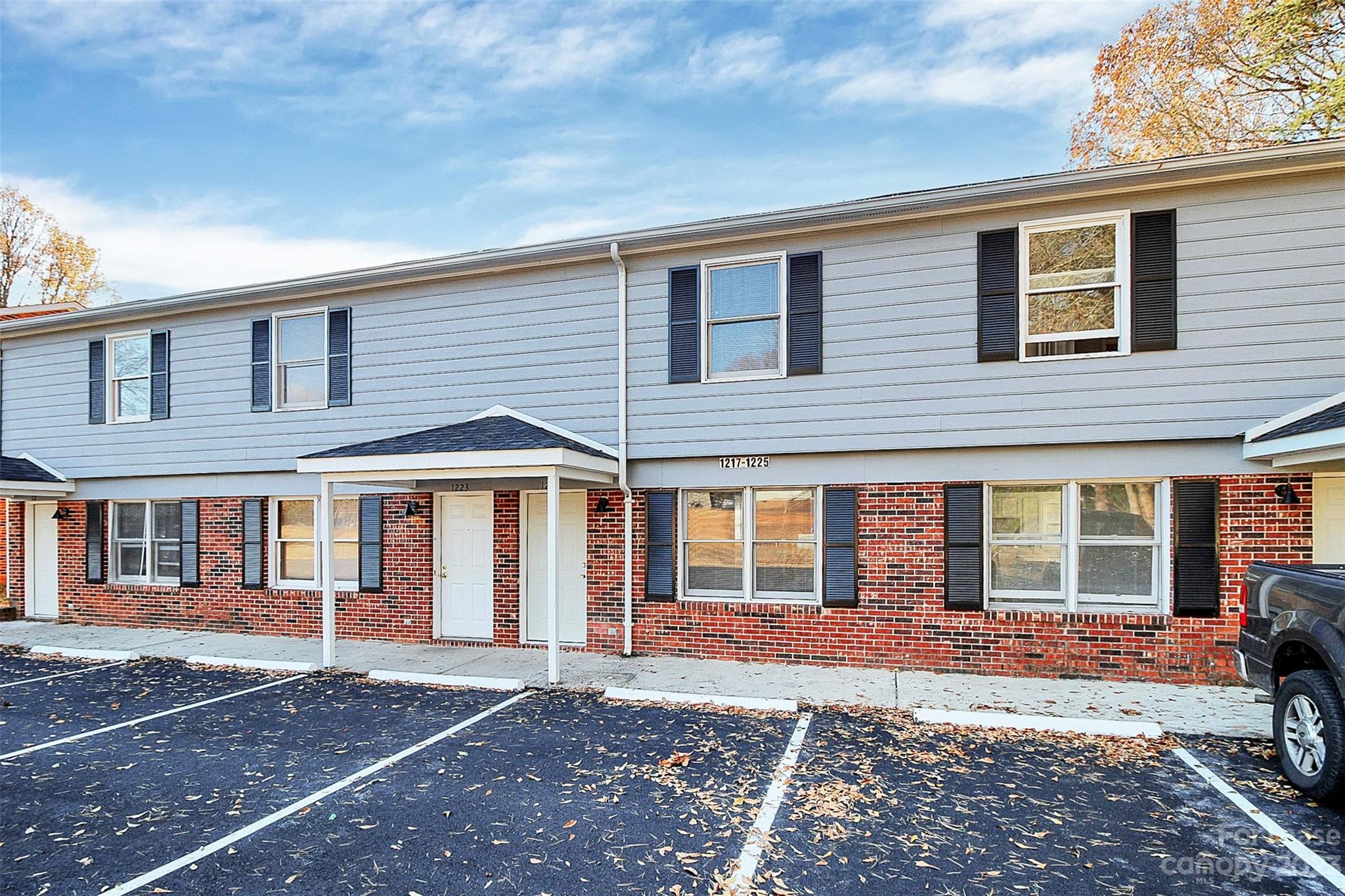 Just renovated townhome in central Gastonia. Conveniently located near the Greenway, I-85, and many dining options. Updated townhome with neutral color scheme and open floor plan. Main level includes half bathroom and new kitchen with refreshed countertops, appliances, and cabinetry. Luxury final plank flooring throughout both levels. All bedrooms located on second level with bonus closets in primary bedroom, and a brand-new bathroom with modern fixtures and stylish vanity. Water, landscaping, and trash pickup included in the price of rent. Complex has been recently purchased with plans to upgrade all buildings and exteriors. Schedule your tour today!
$50 owed monthly for water.