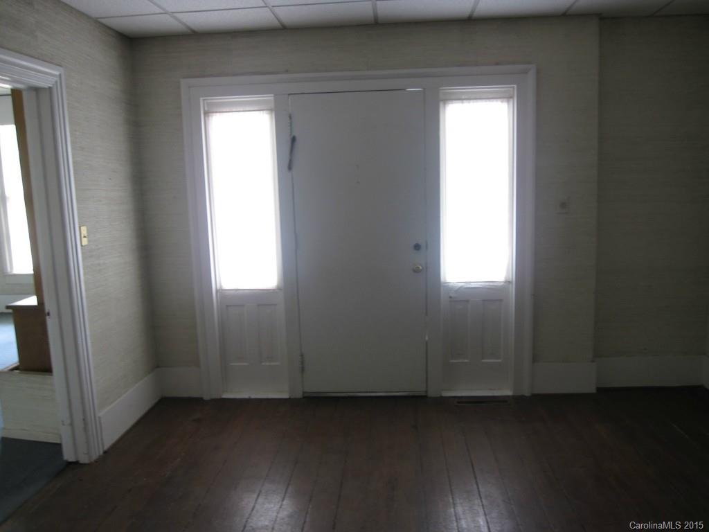 Beautiful Historic building close to City Hall and Municipal Courts.  Walking distance to entertainment/restaurant district.  Painted 2014, updated electrical 2014.  Can be divided 1376 sf side A and 1254 st on side B.  Contains breakroom/kitchen, and 3 bathrooms (1 full).