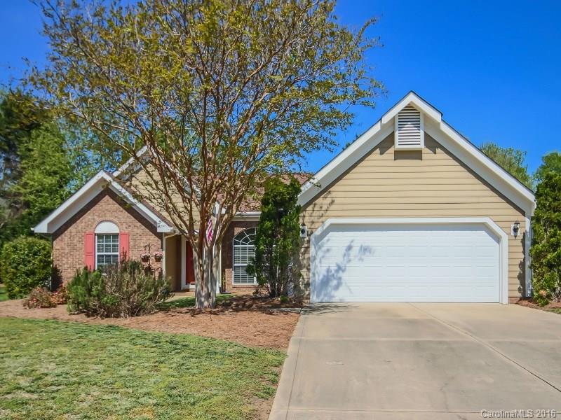 Charming Ranch home in perfect location. Minutes to shopping, dining & interstate. Great open, split BDRM floorplan. Large family room w/ vaulted ceiling and fireplace. Kitchen features breakfast area, pantry & great cabinet space. Separate dining room. Spacious Master BDRM w/ vaulted ceiling, WIC, huge private bath w/ garden tub, new shower & dual sinks. Both bathrooms w/ updated fixtures. Updated ceiling fans. Great fenced in backyard w/ good size patio. HVAC less than year old. Move in Ready!
