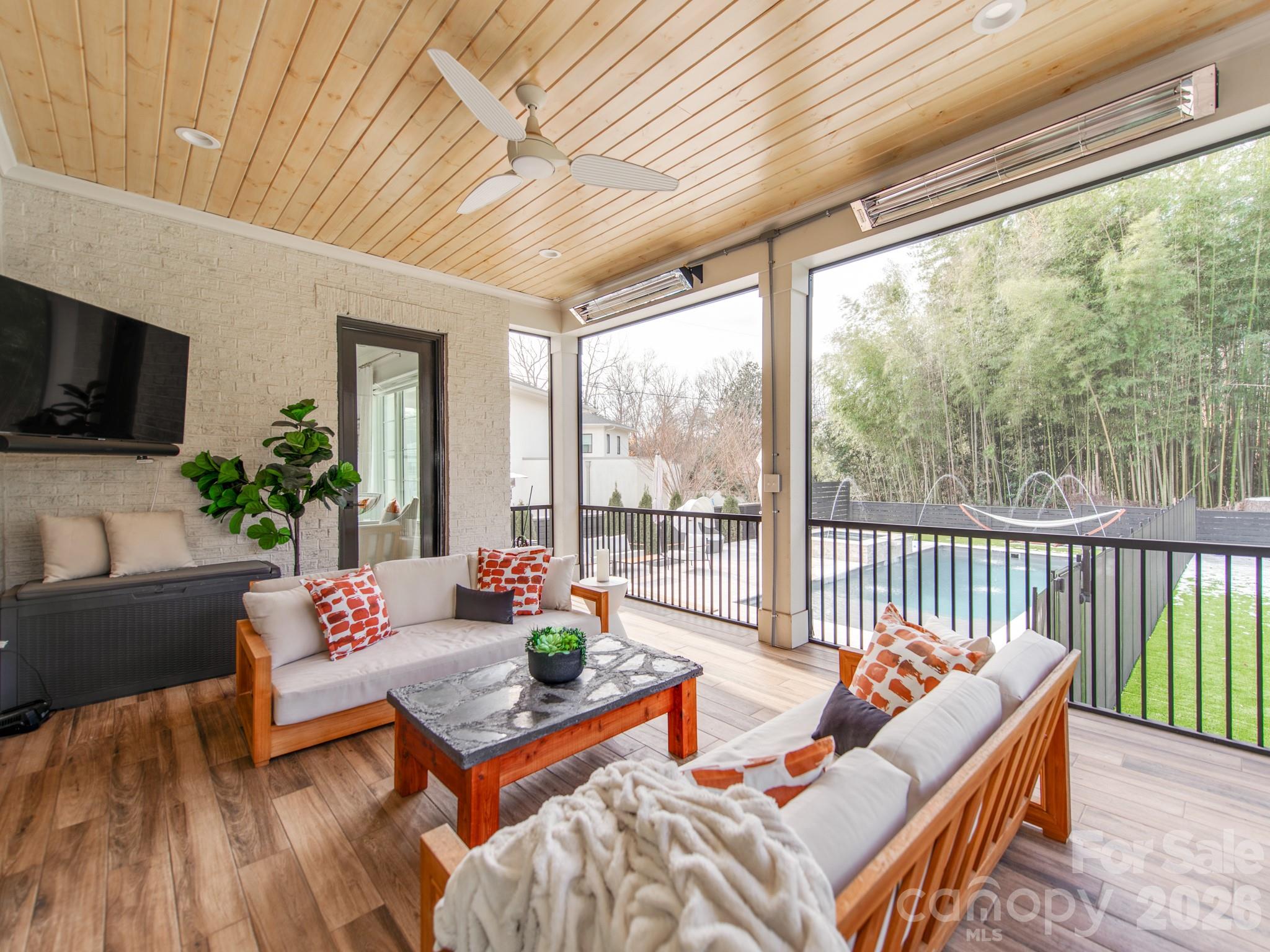Mammoth Oaks - Residential