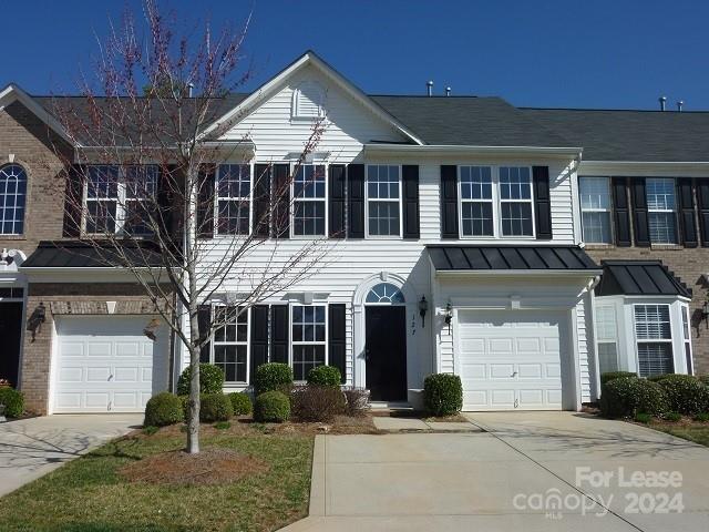 Beautiful Townhome Located in Regent Park in Fort Mill, SC Very Close to Pineville/Charlotte, Shopping and Local Restaurants, 3 Bedrooms, 2.5 Bathrooms, Great Room with Fireplace and Built Ins, Dining Room, Kitchen with Breakfast Area with Range, Refrigerator, Dishwasher & Microwave. Large Patio. 1 Car Garage.
No Smoking/No Vaping. No Pets. Maximum Occupants 6.
***1/2 OFF FIRST MONTH'S RENT***
Available NOW for viewing by key sign out from our office Monday-Friday from 9am-4pm, except Holidays. Keys to be returned by 5pm same day. Requires $20 refundable deposit.