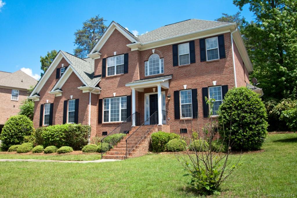 All Brick home with wood flooring on main level. Convenient Guest BR & Full Bath also on Main. Formal DR w/Crown & Chair Rail molding. Formal LR. Kitchen features SS Appls, Granite tops & Eat-in Bar, plus Pantry & Brkfast w/Bay Window. Upper Master BR w/trey clg & Bath w/dual sinks, jacuzzi tub & tiled shower. 3 add'l BR, 2 Baths & Laundry Up. Nicely landscaped low maintenance backyard w/patio & back walk.  Great Fort Mill schools and priced below appraisal. 1year APHwarranty included