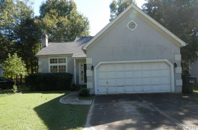 Soaring ceilings in two story Great Room. Spacious Master Suite on main with luxurious bath with separate garden tub and shower. Needs a little love but a great opportunity! Lots of natural light. FHA Insurable with $4400 repair escrow. Neither the seller nor its assigns makes any warranties in regards to the existence of mold, radon or lead based paint or the harmful effects thereof. Sealed bid period thru 11/2/2015. Opens to investors 11/8/2015. Seller will make no repairs Case#381-763151