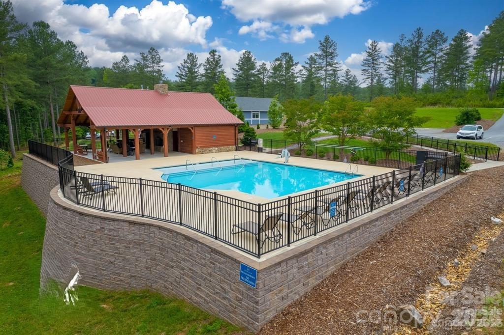 The Waterfront Club - Land