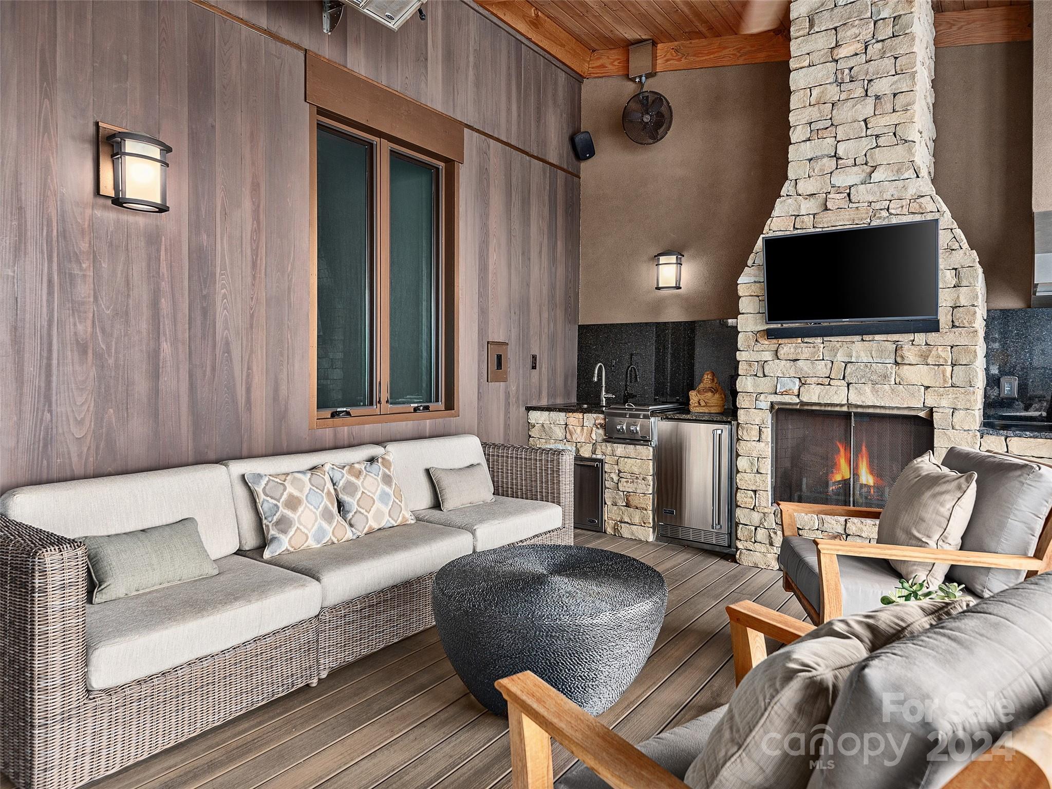 Reynolds Mountain - Residential