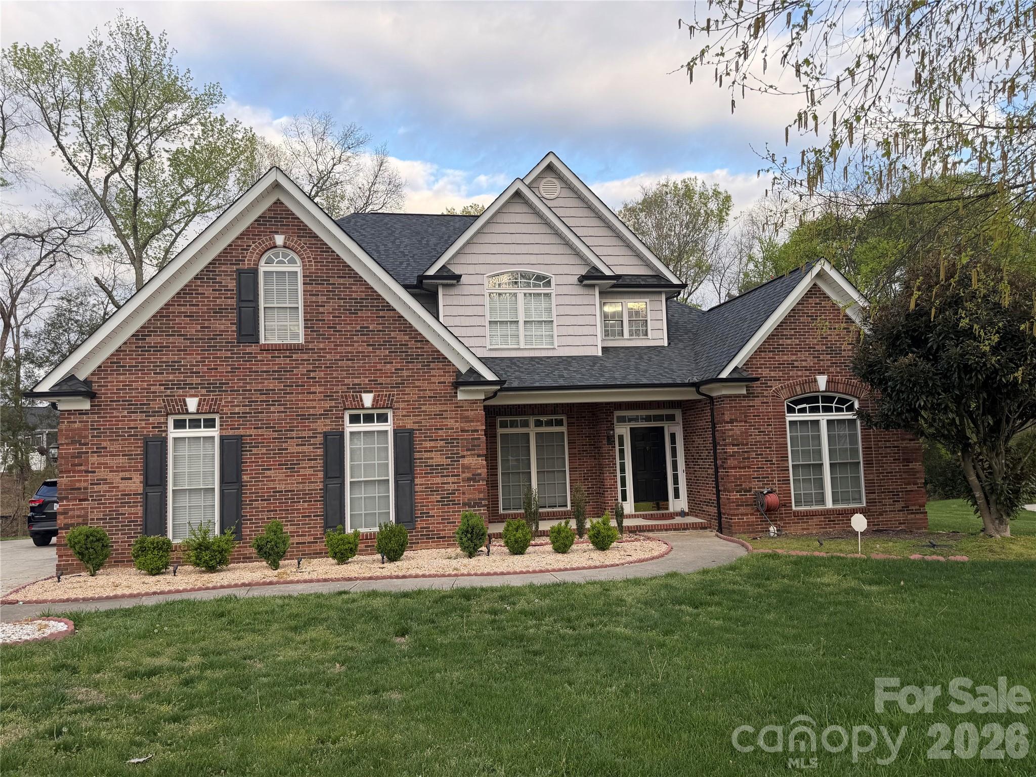 In the last three year, the current owner has updated the property with new roof, both HVAC system, water heater, kitchen countertops, garage door opener, kitchen sppliances, paint, carpet. Harrisburg address with low HOA fee. Master suite is on main level with 4 secondary bedrooms on upper level, side load garage. This subdivision with houses are well spaced out, minutes from interstate.

MOTIVATED SELLER! BRING ALL OFFERS...