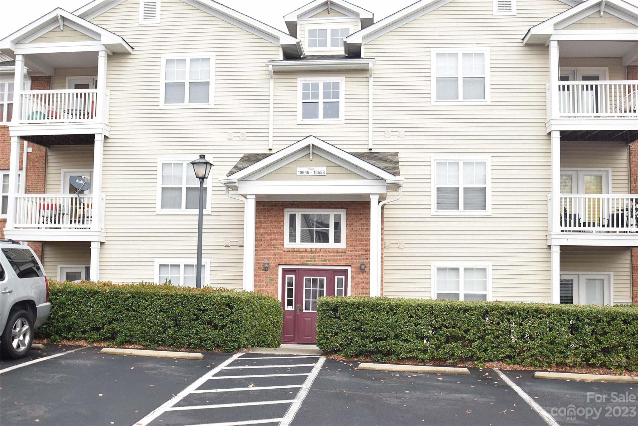 Welcome to this charming condo unit nestled in the prestigious Hyde Park Condo Community. This well-maintained residence boasts a desirable main level location, offering convenient accessibility. Featuring 2 bedrooms and 2 full baths, this home has undergone a recent transformation with a fresh coat of paint throughout, creating a clean and inviting atmosphere. Inside, the open-concept design enhances the sense of space and encourages a seamless flow between the living, dining, and kitchen areas.  The primary bedroom occupies a generous portion of one side of the unit, complete with a walk-in closet and a generously sized bathroom.  This unit and amenities presents an excellent opportunity for those seeking a move-in-ready home with modern features in a vibrant and thriving community. The home includes a home warranty with First American to provide peace of mind.