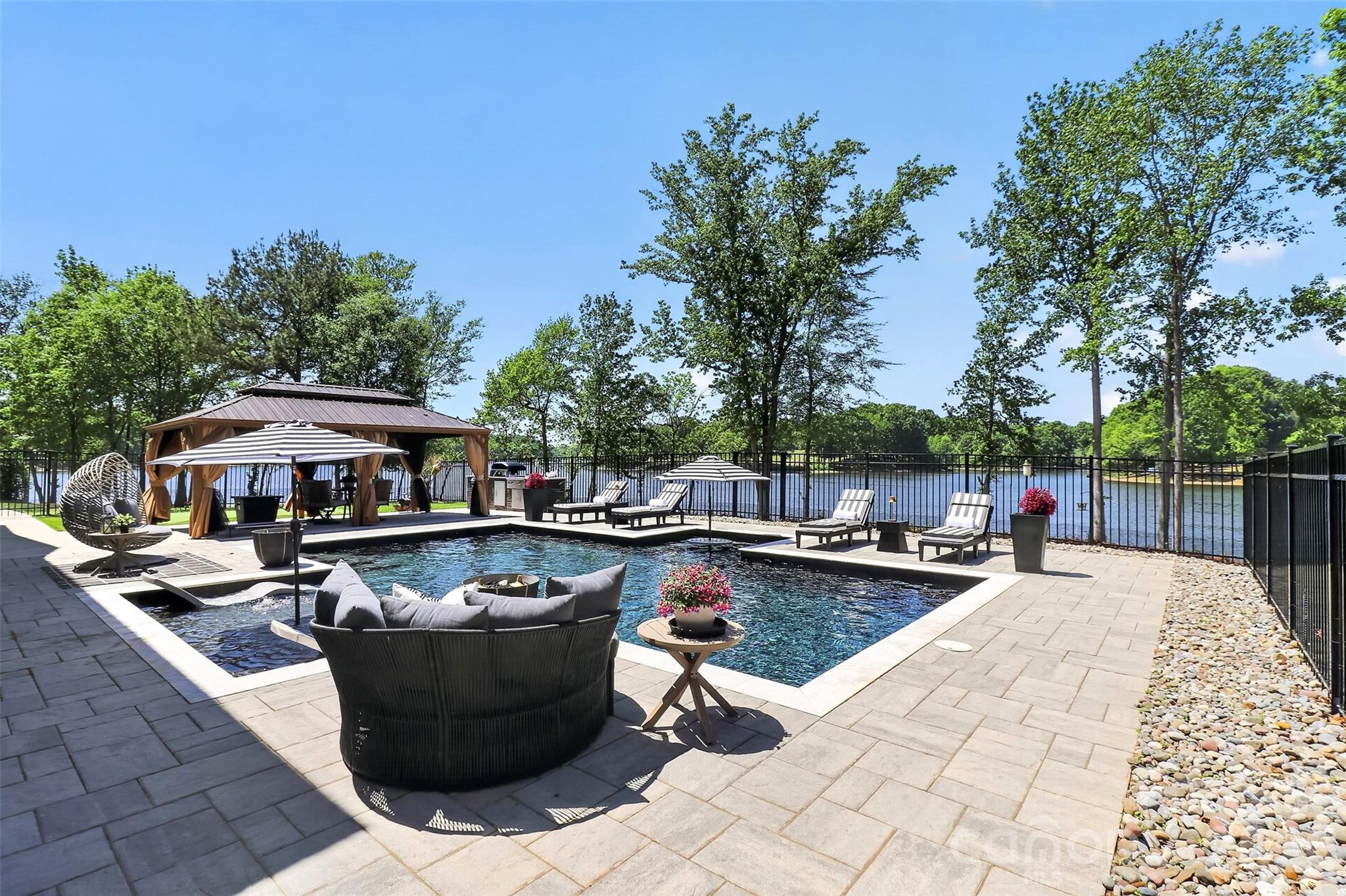 ESSEX POINTE - Residential