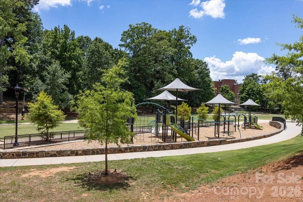 Hawthorne Condominiums - Residential