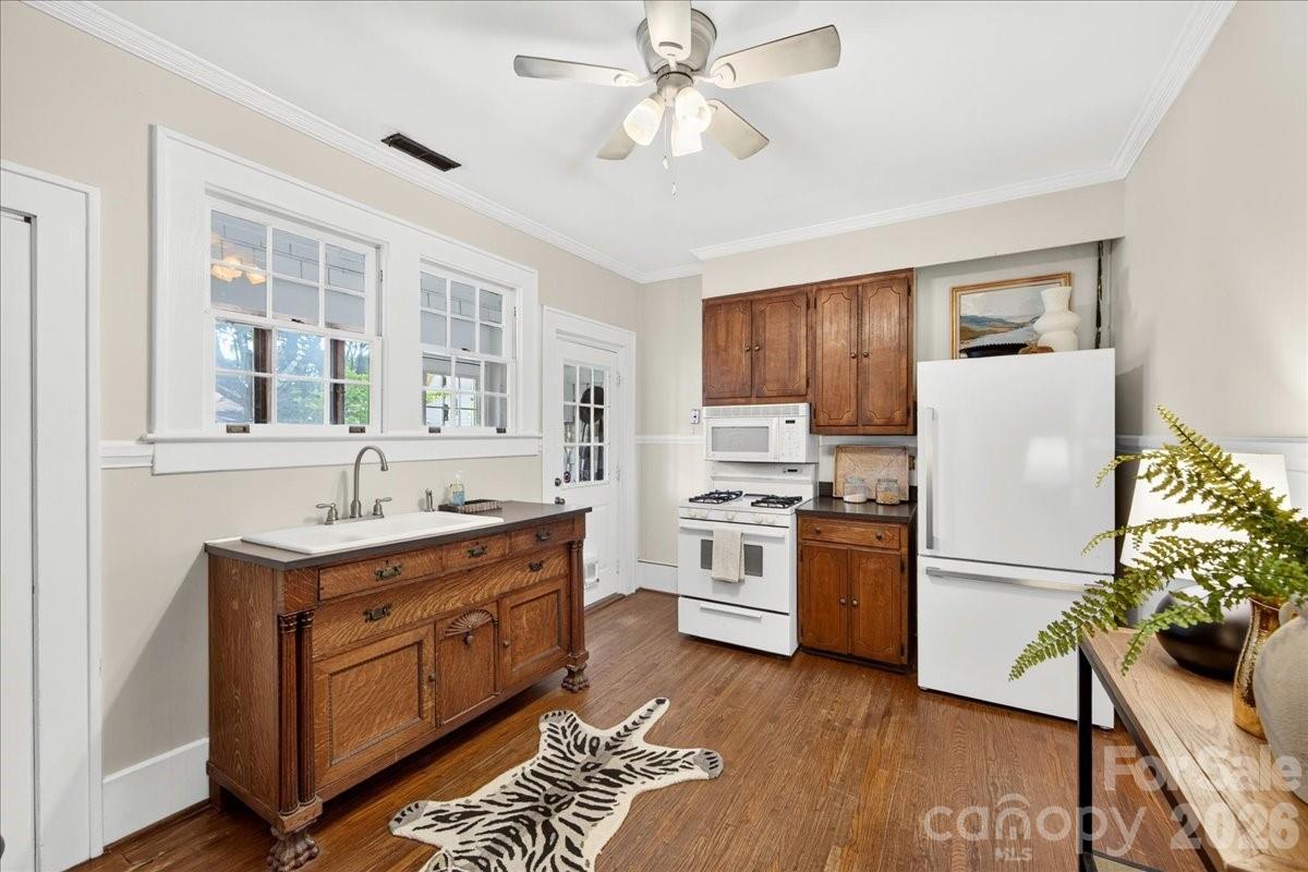 Hawthorne Condominiums - Residential