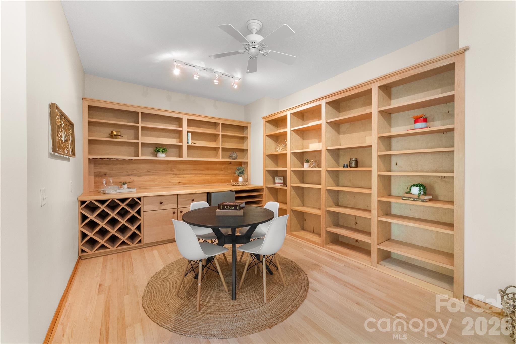 Toms Creek - Residential