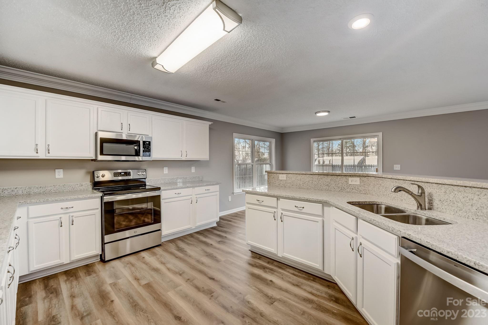 Hamilton Lakes - Residential