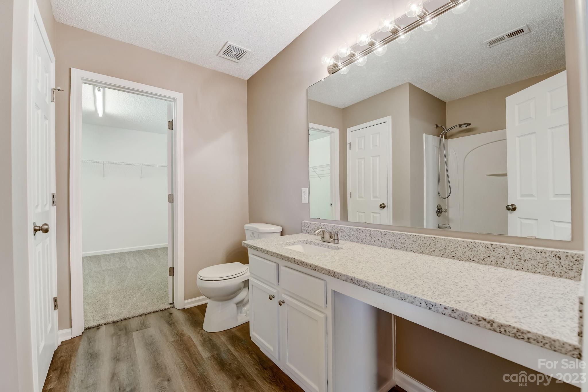 Hamilton Lakes - Residential