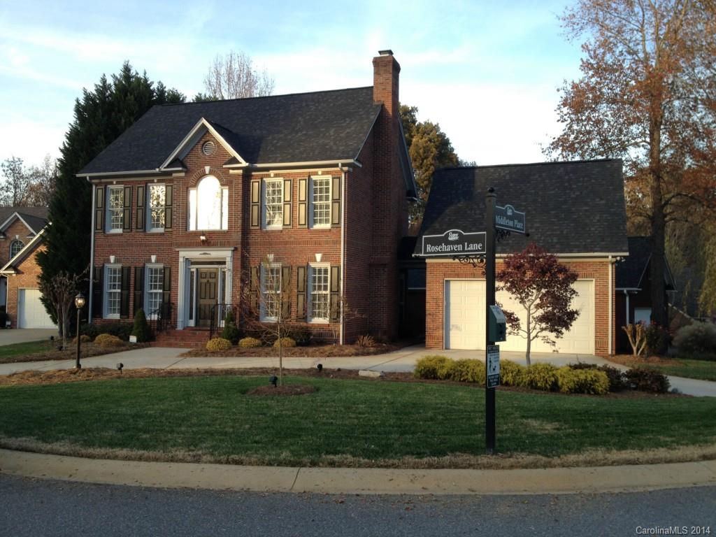 Immaculate 3BR/2.5BA home in great neighborhood, convenient to everything, new kitchen w/ granite counters, professional landscape, irrigation system, plantation shutters, LOTS of storage, sitting area in MB, all brick, new roof, new gutters, crown molding throughout, deck, screened in porch, hardwoods down, Sonny Collins built. A MUST SEE, MOVE-in Ready!!!