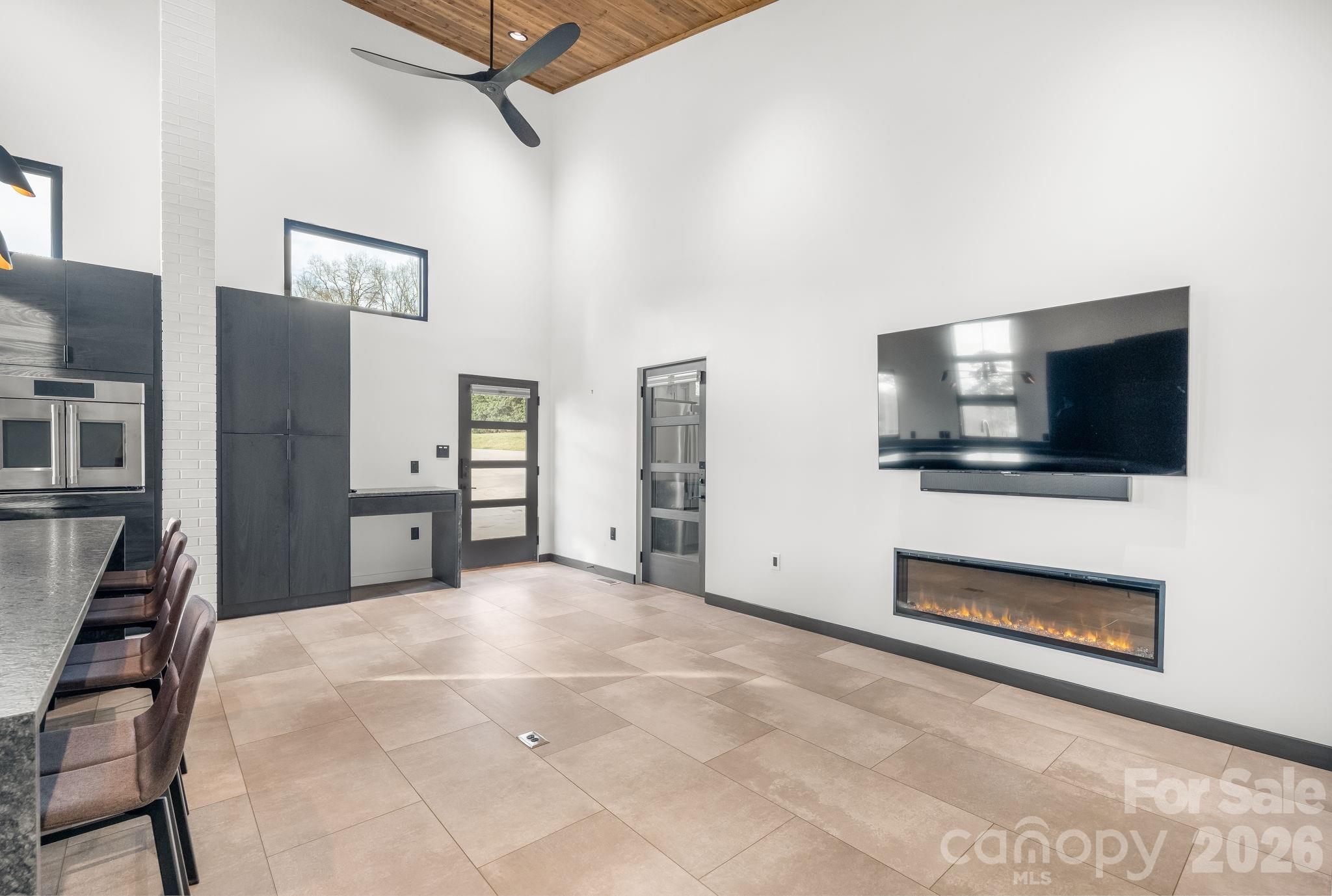 Country Club Acres - Residential