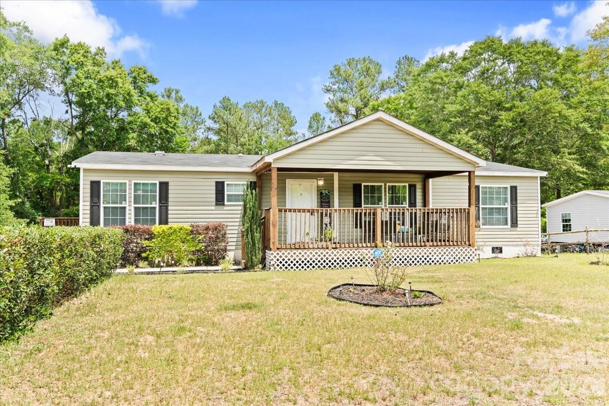 LIKE NEW and loaded with extras! Welcome home to this beautiful 2020 Scott-built Grand Slam 28x56 doublewide, permanently affixed and de-titled, offering the convenience of real property ownership on a spacious ½-acre lot. This well-maintained home features 3 bedrooms, 2 full baths, and a thoughtfully designed open floor plan with modern finishes throughout.
Enjoy cozy evenings by the electric fireplace in the spacious living area, while the large kitchen and dining space make entertaining family and friends a breeze. The primary suite offers a private retreat with a generous bedroom, en-suite bath, and ample storage.
Outside, you'll find even more to love with a fenced-in backyard perfect for pets, and outdoor enjoyment. Need space for hobbies, storage, or a home business? The impressive 20x30 workshop/carport features two stalls, one oversized door, and its own bathroom, providing endless possibilities for mechanics, craftsmen, recreational vehicles, or additional storage.
Located in a peaceful setting near the heart of Pageland, this move-in ready property combines the comfort of a modern home with the functionality of a workshop and outdoor space. Properties with this many upgrades and features rarely come available—schedule your showing today!
Buyer to verify all information deemed important.