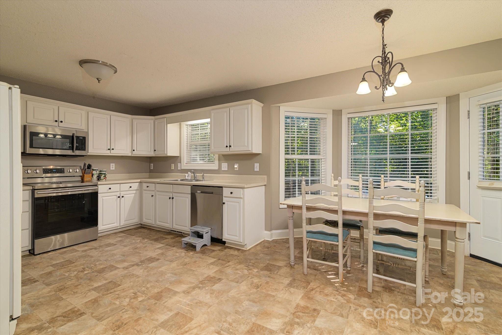 Ragin Estates - Residential
