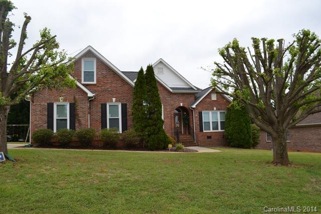 Amazing home with split bedroom floorplan! Spacious great room offers vaulted ceiling and fireplace, formal dining has LOTS of natural light.  Granite kitchen with breakfast area and ceramic tile backsplash.  Large master bedroom has tray ceiling and walk-in closet! 2 Additional bedrooms, hall bath, and laundry room on first floor.  2nd floor offers oversized bonus room with stained glass window overlooking the great room. Home also offers large deck space for entertaining!