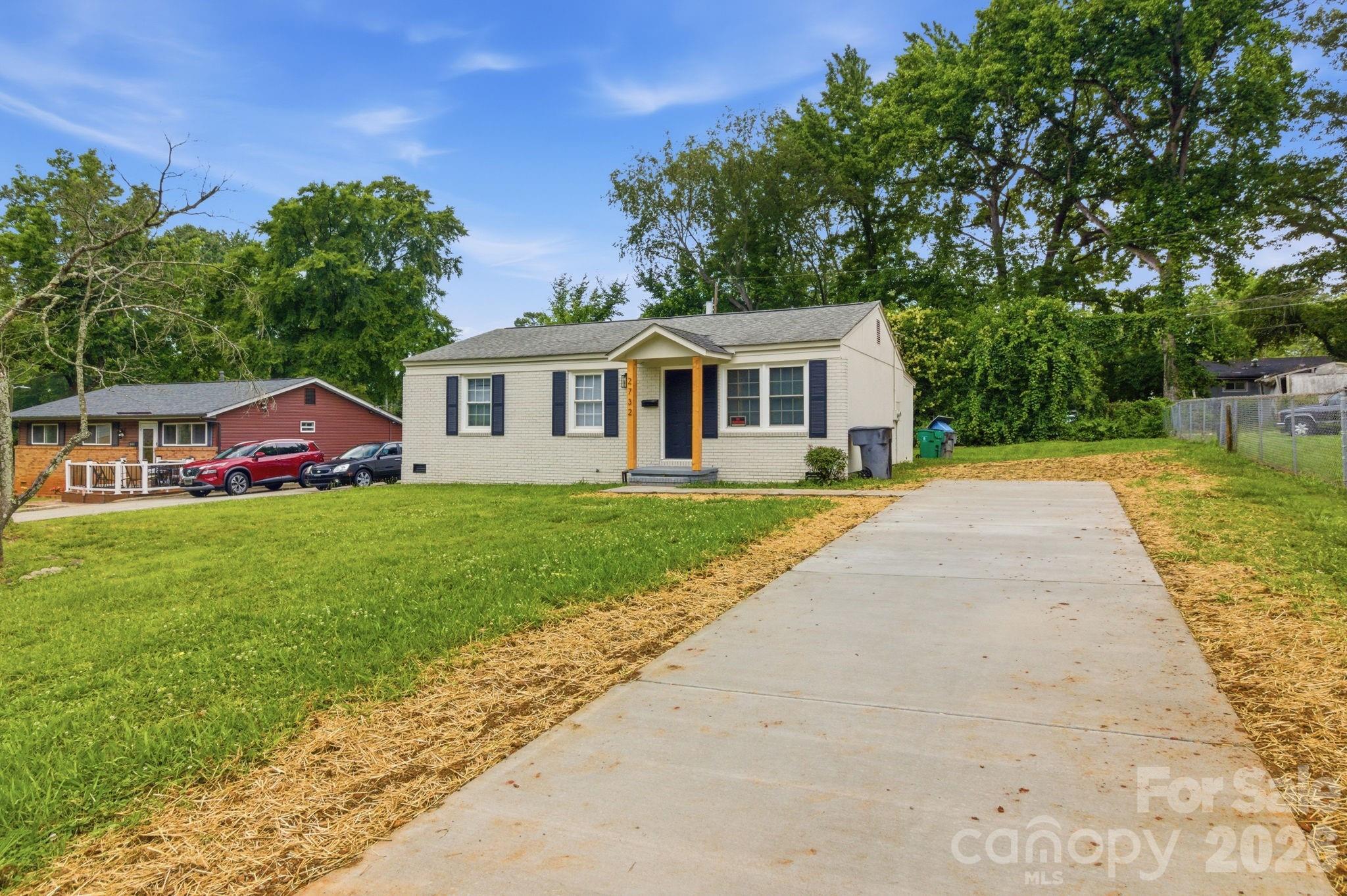 *THIS HOME QUALIFIES FOR 100% FINANCING, NO PMI & $10,000 IN LENDER ASSISTANCE FOR CLOSING COSTS, RATE BUY DOWN & LOAN AMOUNT REDUCTION!!* Stylish 3 bed 2 bath classic brick ranch in Wandawood of Charlotte. Great opportunity for an investor looking for their next purchase & hold that is rent-ready, or for a prospective first-time homeowner looking for an affordable property not far from the heart of Charlotte. More info coming soon!!