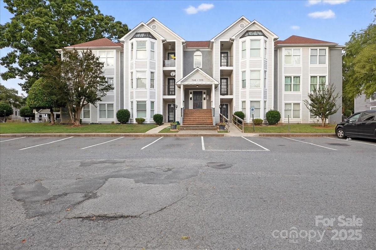 Price, location, and ready to move right in - come see this one today! Back on market - property may require more than 10% down for an owner occupant and 20% down for an investor. Financing has been an issue for previous buyers. Seller is ready to bring a deal together with the right fit. This beautifully updated ground-level condo offers easy, no-stairs access and a completely refreshed interior. Enjoy brand-new flooring, fresh paint, and modern finishes from floor to ceiling. The kitchen shines with stainless-steel appliances and plenty of counter space for everyday living. The open layout makes this home feel bright and inviting, perfect for relaxing or entertaining.
Ideally situated near major Charlotte thoroughfares, shopping, dining, and parks, you’ll love the unbeatable location and low-maintenance lifestyle. Whether you’re downsizing, buying your first home, or expanding your rental portfolio, this turn-key unit priced to sell is a rare find that won’t last long. Fresh, clean, and move-in ready — schedule your showing today and let's see how this can be your new home!