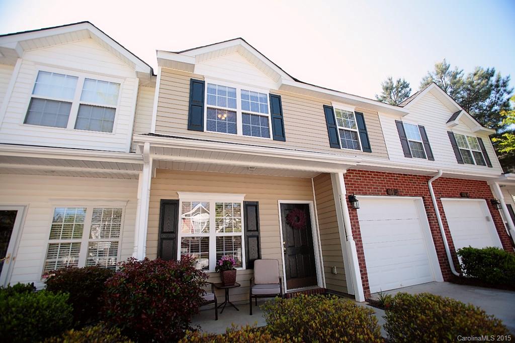 This charming Ballantyne townhome, in the desired community of Oakbrooke, boasts brand new carpet, hardwood style porcelain floors, fresh paint throughout, hot water heater, ac coils and has a 2010 roof, 2013 electric range and 2014 microwave.  Minutes from fantastic shopping, great schools, food and entertainment!  This like-new home is one you do not want to miss.  Vacant and ready for immediate move-in!  Special assessment of $3100 has been paid.