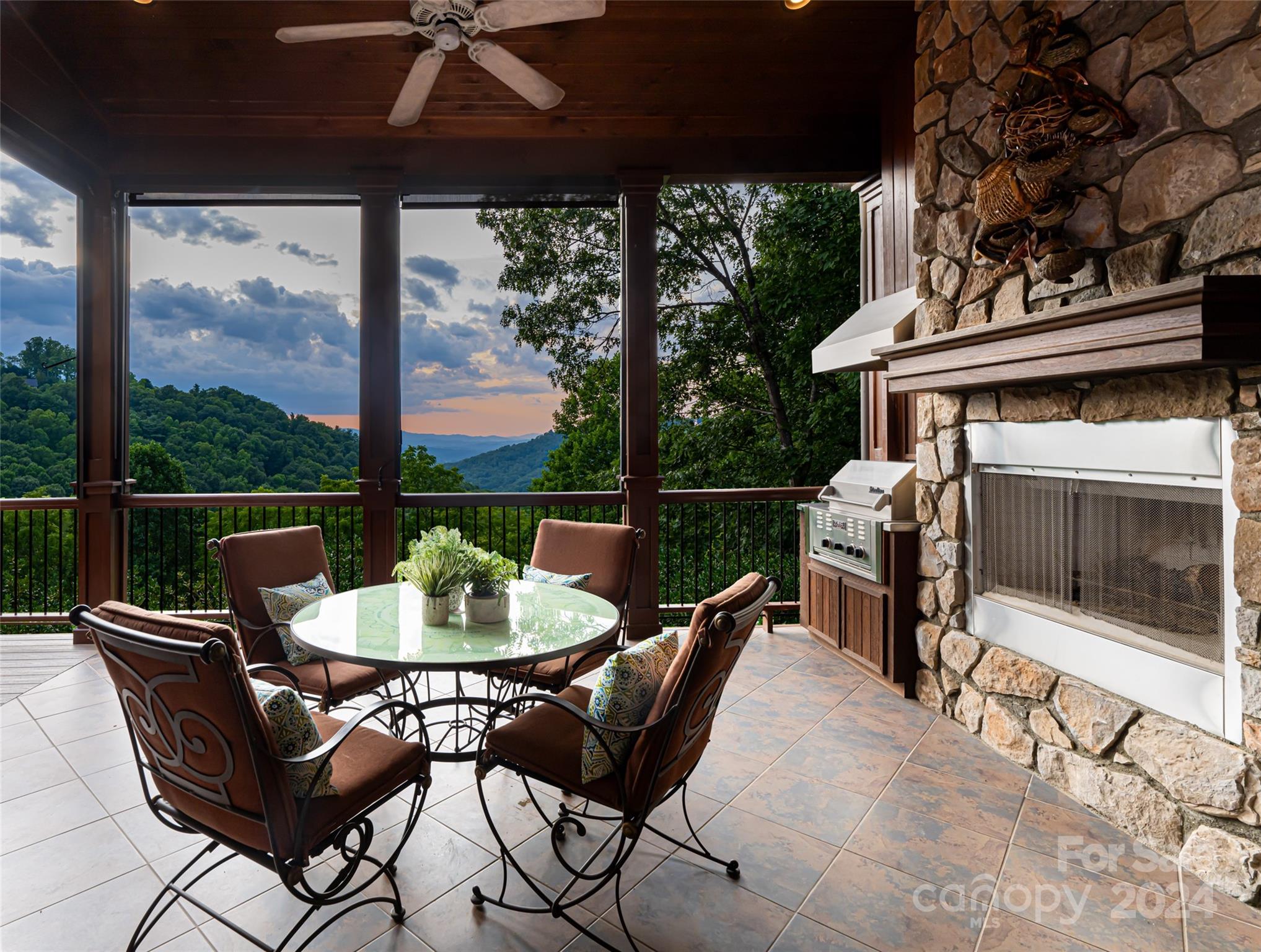 Reynolds Mountain - Residential
