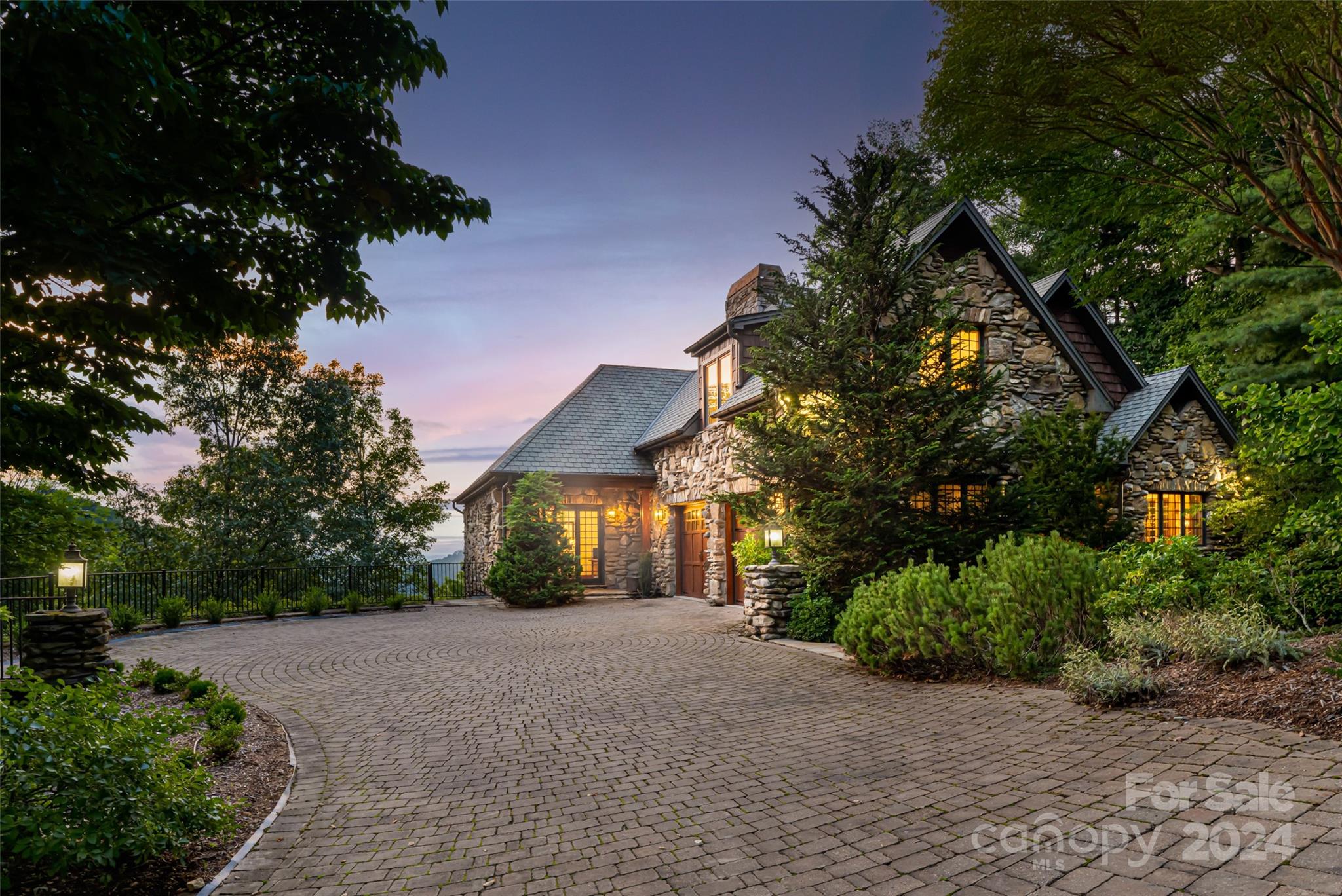 Reynolds Mountain - Residential