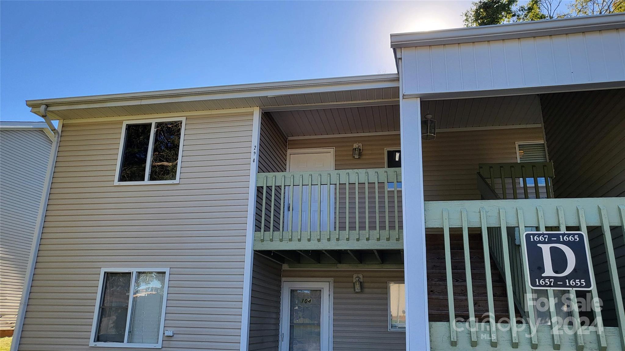 Recently Refreshed 2nd floor condo within easy walking distance to Cherry Park, Sullivan Middle and Cherry Park School of Immersion. Move in ready, like new condition. Less than 2 miles away from I-77 exit 82 and only three miles from downtown Rock Hill. New HVAC system installed in 2024