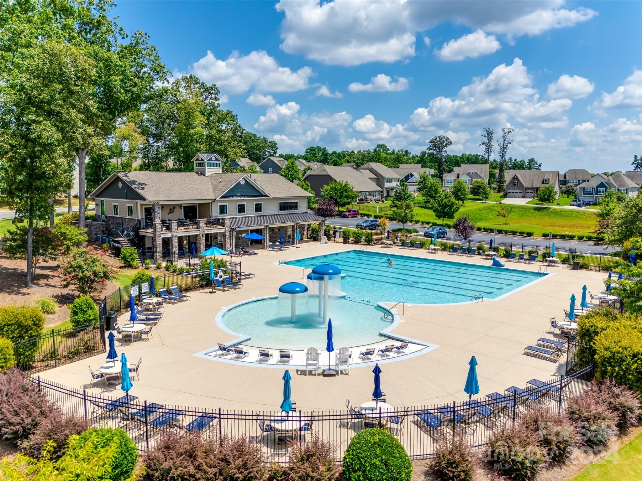 THE RETREAT AT RAYFIELD - Residential