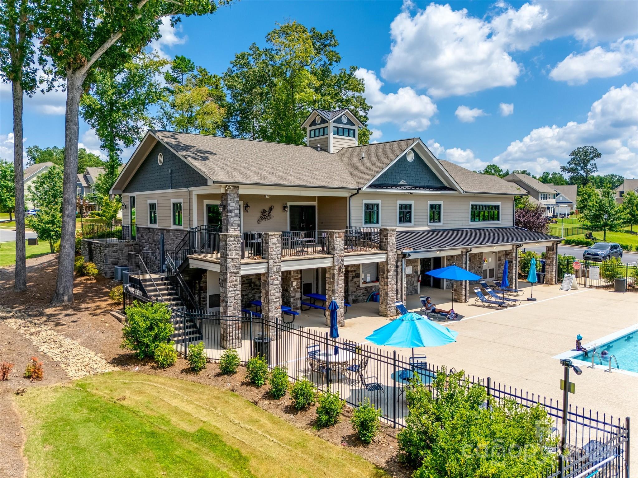THE RETREAT AT RAYFIELD - Residential