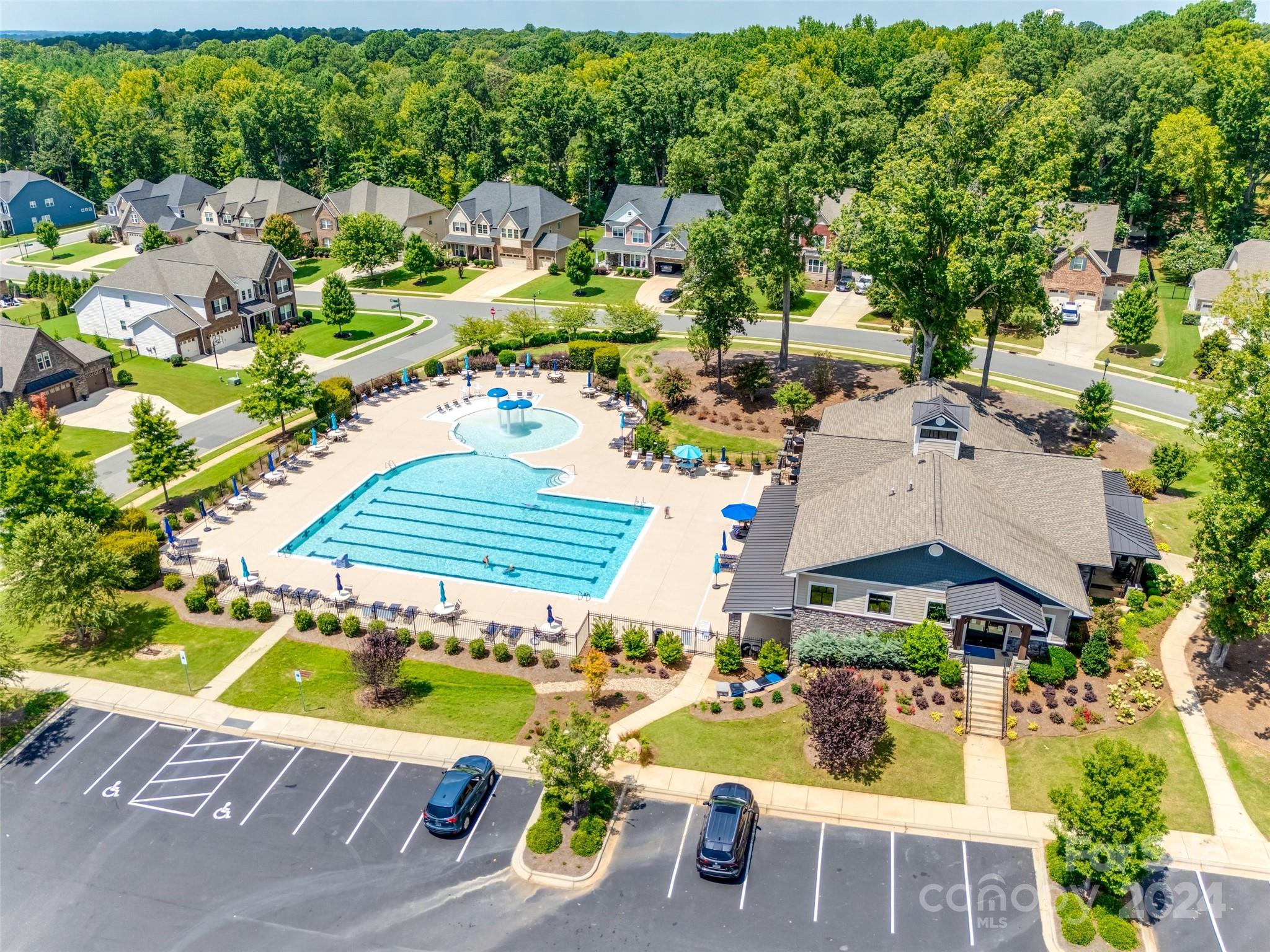 THE RETREAT AT RAYFIELD - Residential